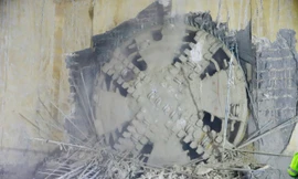 Khoảnh khắc robot TBM 'Thần tốc' xuyên lòng đất tiến vào ga S10-Cát Linh