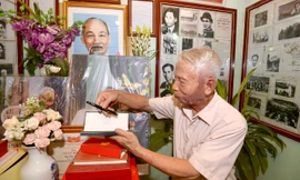 Gặp người kể chuyện Bác Hồ bằng hình ảnh