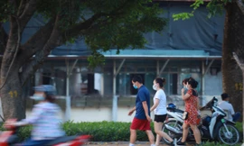 Hà Nội đóng cửa công viên, người dân đổ ra đường tập thể dục