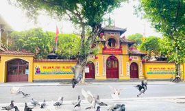 Hình ảnh chưa từng có ở đền chùa Hà Nội trong ngày Rằm tháng 7