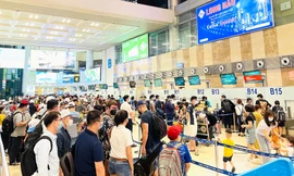 Phòng dịch COVID-19 ở sân bay Nội Bài ngày cao điểm