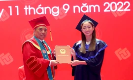 Hoa hậu Lương Thuỳ Linh rạng rỡ nhận bằng tốt nghiệp xuất sắc ĐH Ngoại Thương