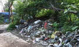 Biển cấm treo khắp nơi, rác thải vẫn 'bủa vây' ngõ nhỏ ở Thủ đô