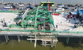 Toàn cảnh hợp long cầu Vĩnh Tuy 2 trị giá hơn 2.500 tỷ đồng ở Hà Nội