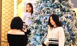 Các trung tâm thương mại Hà Nội trang hoàng rực rỡ đón Giáng Sinh