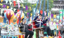 Công viên Thủ Lệ thu hút khách ngày mùng 2 Tết