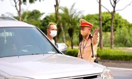 Chốt chặn không cho phương tiện vận tải công cộng của 14 tỉnh có dịch vào thành phố Hà Nội