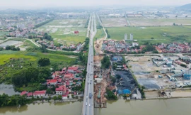 Toàn cảnh cầu Như Nguyệt nối đôi bờ sông Cầu sau hai tháng thi công mở rộng