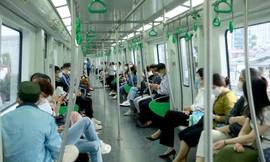 Người Hà Nội nườm nượp đi tàu điện Cát Linh - Hà Đông mỗi ngày 