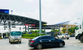 Thiếu giấy tờ, người dân buộc phải 'quay đầu' tại cửa ngõ Hà Nội