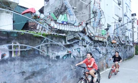 Không gian nghệ thuật Phúc Tân, bích hoạ Phùng Hưng bị bôi bẩn