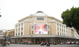 Cận cảnh tuyến phố đặc biệt có mái che vỉa hè lâu đời và duy nhất ở Thủ đô