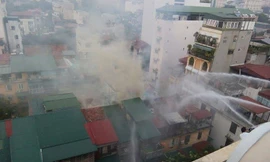 Hà Nội: Hỏa hoạn tại khu tập thể, người dân náo loạn