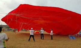 Con diều gây tai nạn có sải cánh lên đến 18 m