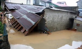 Căn nhà bị sập