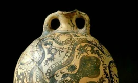 Chiếc bình cổ nữ du khách làm vỡ có hình dáng giống chiếc bình trên hình. Ảnh: Studyblue