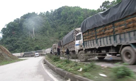 Tái diễn cảnh ùn ứ tại cửa khẩu Tân Thanh. Ảnh: Duy Chiến