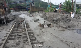 Công ty Than Mông Dương tan hoang sau mưa lũ.