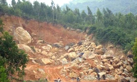 Núi Hòn Chà tan hoang