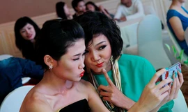 Dàn mẫu Top Model quấn quýt 'tự sướng' khi hội ngộ