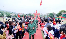 Thanh niên vùng cao Tây Bắc chia tay gia đình lên đường nhập ngũ