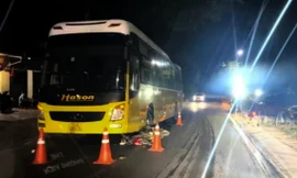 Va chạm liên hoàn xe khách, xe bán tải và xe máy, ba học sinh tử vong