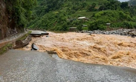 Gần 100 điểm sạt lở, 3 vị trí mất đường do mưa lũ trên Quốc lộ 32 qua Yên Bái