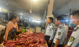 Buôn bán thịt lợn bẩn, một tiểu thương bị phạt hơn 100 triệu đồng