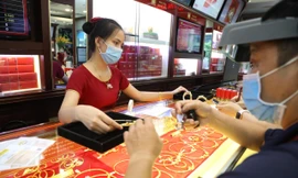 Chứng khoán, USD lấy lại đà tăng, giá vàng lại quay đầu giảm xuống đáy 1 tháng