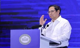 Thủ tướng: Triển khai chuyển đổi số tránh tình trạng 'trăm hoa đua nở'