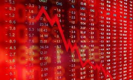 Kỷ lục hơn 2,1 tỷ USD trao tay trong phiên chứng khoán lao dốc 45 điểm