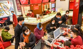 Đổ xô mua vàng trước ngày Thần Tài, lỗ ngay 2 triệu đồng/lượng chỉ sau 2 ngày