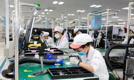 Chủ tịch FPT: Bao nhiêu nhân sự ngành bán dẫn đào tạo ra có thể nhận hết