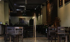 Hà Nội mùa dịch, quán xá 'vắng tanh như chùa Bà Đanh' ngày cuối tuần