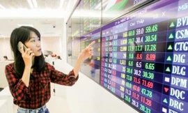 Thanh khoản tăng vọt, chứng khoán gay cấn 30 phút cuối phiên
