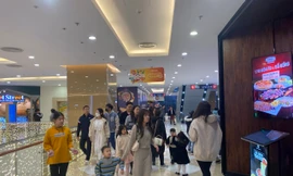 Hà Nội: Chưa hết Tết khách đã nườm nượp tới quán ăn, cà phê