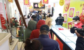 Chuyện 'ngược đời' ngày vía Thần Tài: Nơi rồng rắn xếp hàng, chỗ im lìm đóng cửa