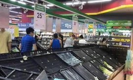 Hà Nội: Rau, thịt vừa lên kệ đã hết hàng