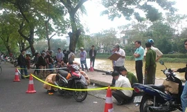 Nửa đêm, nữ sinh lao xe máy xuống sông mất tích