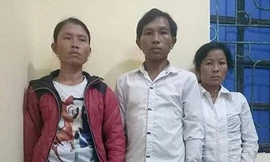 Bắt giữ 'nữ quái' bế con người khác đi bán