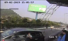 Khởi tố tài xế đâm gãy cọc trạm thu phí Bến Thủy 2
