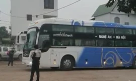 Chặn bắt xe khách chở người trốn ra khỏi vùng dịch trong đêm