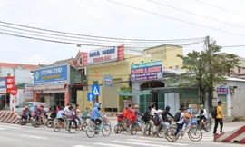 Chi hơn 2 tỷ đồng xử lý 'điểm đen' tai nạn trên Quốc lộ 1A chạy qua nhiều trường học