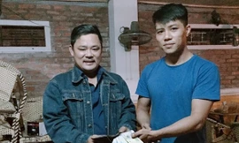 Nhặt được hơn 45 triệu khi vừa xuống xe buýt, người đàn ông tìm chủ nhân trả lại