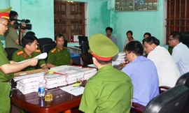 Khởi tố 2 trưởng phòng ở Nghệ An