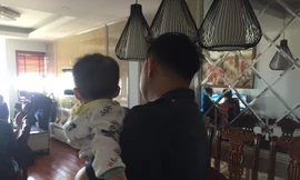 Trần tình của người giúp việc cầm chân dốc ngược bé 1 tuổi