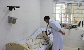 Đốt than sưởi ấm, hai mẹ con bất tỉnh