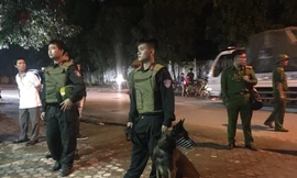 Lực lượng chức năng làm nhiệm vu tại hiện trường vụ án