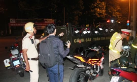 'Đi bão' mừng U22 Việt Nam vô địch, ô tô đâm gục cột điện