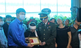 Trung ương Đoàn tặng huy hiệu Tuổi trẻ dũng cảm cho thượng úy hy sinh khi làm nhiệm vụ 